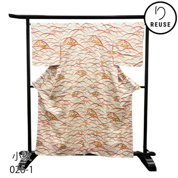 小紋 袷 正絹 リユース 中古 露芝に小花柄 クリーム地 026-1R(8050-00361)