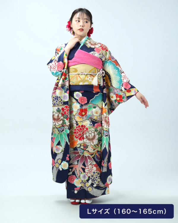 扇面に咲き誇る四季の花々