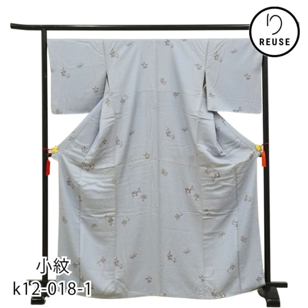 小紋 正絹 リユース 中古 グレー  小花散らし k12-018-1 (8050-00975) 八掛若草色 縮緬  普段着 お稽古 お出かけ
