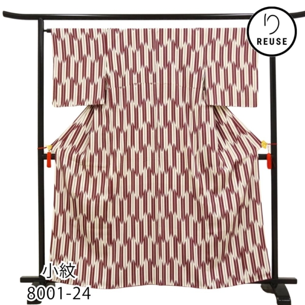 小紋 正絹 リユース 中古 袷 矢絣文様 エンジ×白 8001-24 大正ロマン 卒業式・街歩きに