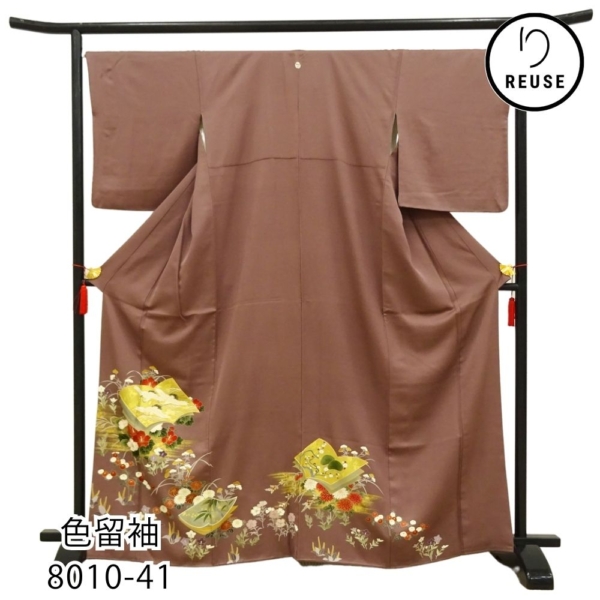 色留袖 訪問着仕立て 正絹 リユース 中古 袷 一つ紋 比翼なし 扇面に鶴 四季花 金彩 小豆色 8010-41 フォーマル 結婚式 披露宴 園遊会
