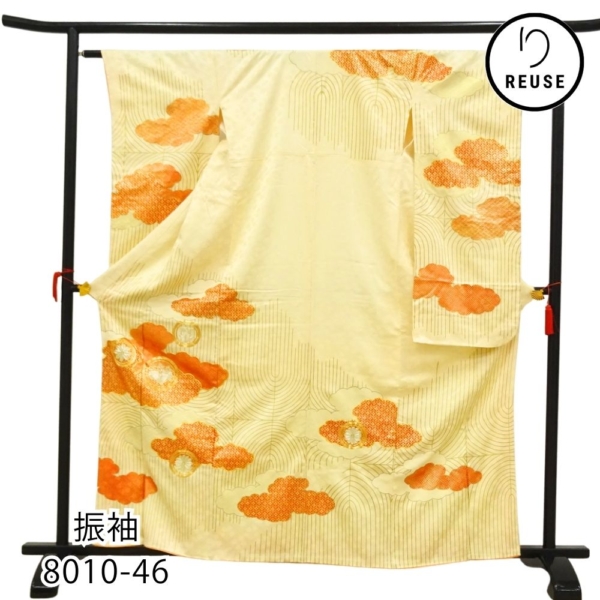 振袖 正絹 リユース 中古 クリーム色 金駒刺繍 雲取りに花紋 8010-46 成人式 卒業式 舞台衣装
