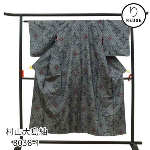 村山大島紬  正絹 リユース 中古 袷 グレー 幾何学文様 8038-1 モダン・スタイリッシュ 街着・普段着に