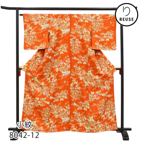 小紋 正絹 リユース 中古 袷 型染め オレンジ 菊 桜 松 橋 風景文様 8042-12 カジュアル 街歩き 舞台衣装