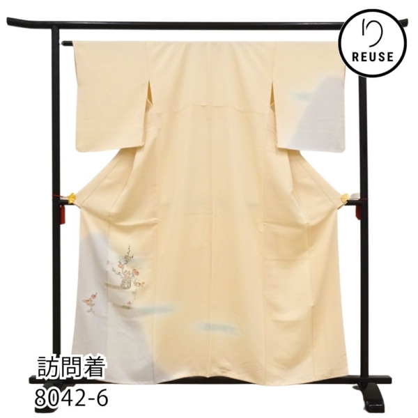 訪問着 正絹 リユース 中古 袷 淡いクリーム色 花籠に梅橘 ぼかし染め 金彩 8042-6 結婚式 披露宴 七五三 お宮参り