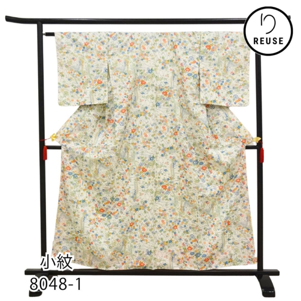 紬小紋 正絹 リユース 中古 袷 白地 四季花文様 8048-1 バチ衿 カジュアル お洒落着