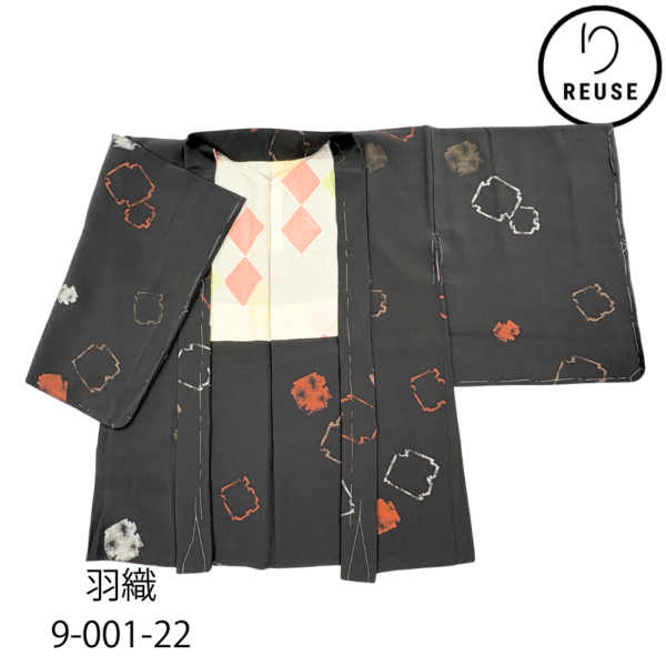 羽織 袷 正絹 リユース 中古 黒地 幾何学抽象紋様 揚羽蝶 一つ紋 9-001-22