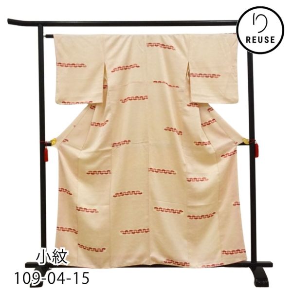 小紋  正絹 リユース 中古 袷 アイボリー×赤  連扇紋様 鮫小紋調 109-04-15 (8050-00549)  お洒落着  普段着