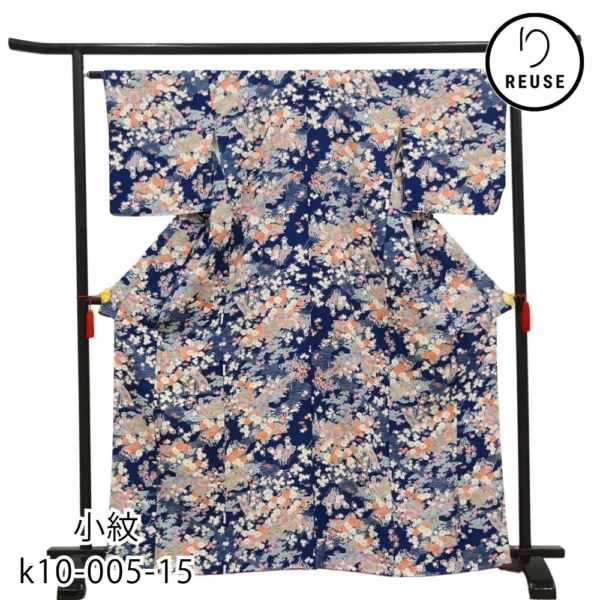小紋  正絹 リユース 中古 袷 紺地 茶屋辻風景 橋に四季草花  k10-005-15 (8050-00624)  お洒落着  普段着