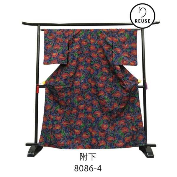 紬 正絹 未使用 リユース 中古 紺色 草花文様 かすり暈し 8078-4 観劇 お食事会 街着